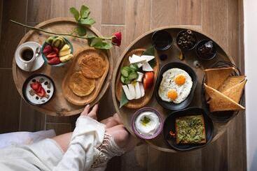 هتل Bebatroun Beach