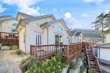 Yeosu Healling Spa Pension