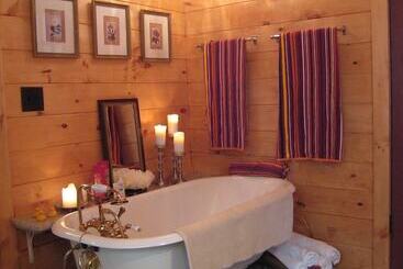 بيت ريفى Smoky Mountain Lake View Cabin Bristol Tn