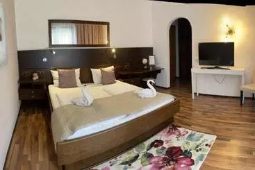 Hotelli Seehaus Kärnten Inn Mit Direktem Seezugang Und E Ladestation