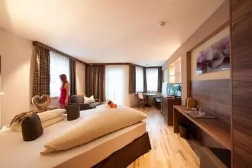 Отель Jennys Schlössl