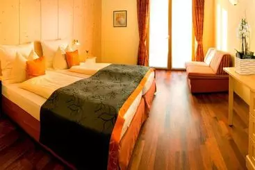 هتل The Gast House Zell Am See