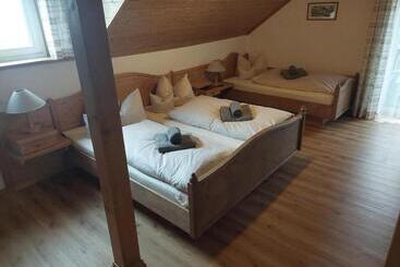 ホテル Pension Eichhorn