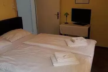 בית מלון כפרי Café Burg Stahleck