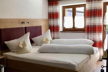 פנסיון Gästehaus Inzeller Hof