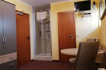 住宿加早餐  Pension Riverside In Leverkusen Hitdorf Am Rhein   Zentral An Der A1 Und 59