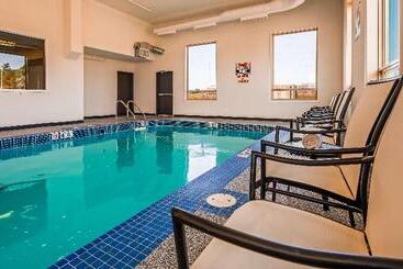 هتل Best Western Plus Estevan Inn & Suites