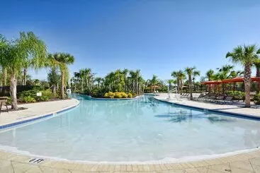 コテージ Enjoy The Private View! Roomy Town Home With Pool, 20 Mins From Disney #5st739