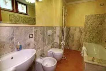 کلبه Lush Apartment In Lucignano With Pool