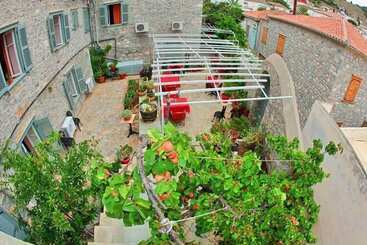 Pensão Theano Guesthouse