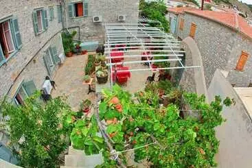 Majatalo Theano Guesthouse