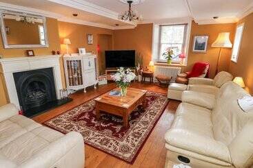 茅舍 Castle School House