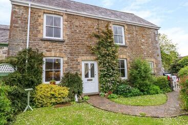 Landhus Castle School House