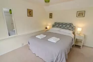 Mökkimajoitus Priors Mead