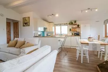 Cottage Costentyn, Tor Down Quarry