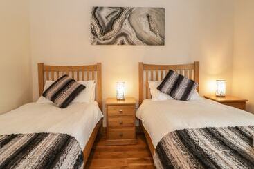 קוטג'' Elm Lodge