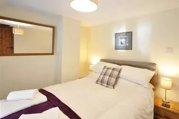 Mökkimajoitus Little Ivy