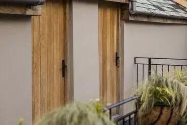 Cămin The Leaping Salmon