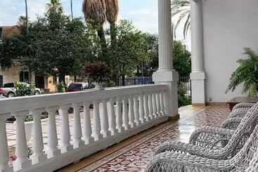 ホテル Laredo Mansion