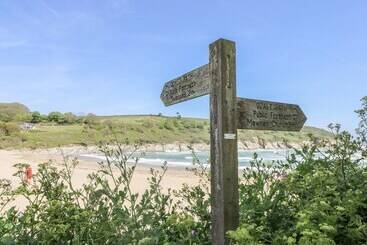 茅舍 Charlton Lodge