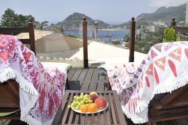 هتل آپارتمان Tango Studios