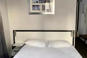 Отель Hôtel Céline   Hôtel De La Gare