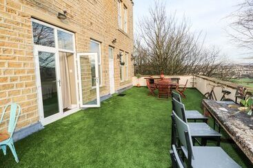 One Eight Three Guest Cottage