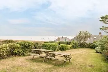 3b Coastguard Cottages