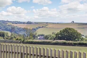 קוטג'' Elworthy View