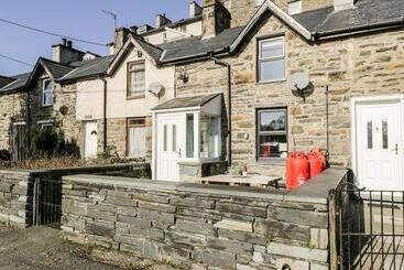 Glanyrafon Cottage
