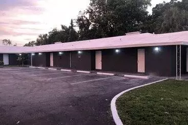 Hotelli Bay Breeze Inn Bradenton Downtown