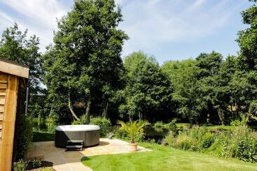 קוטג'' Kingfisher