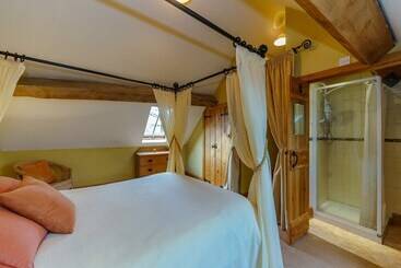 کلبه The Granary