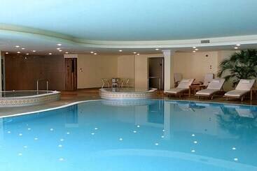 Сельский дом Cedar Lodge