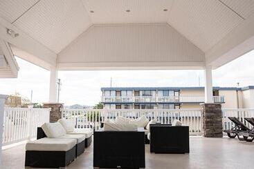 בית מלון כפרי Desert Sand Resort