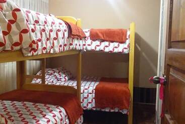 Casa Hospedaje Chaska Kawarina   Hostel