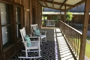 Mökkimajoitus Cowan Creek Resort