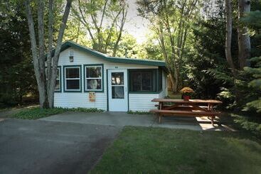 Goshorn Lake Cottages