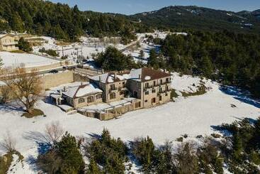 هتل Karyatis Resort