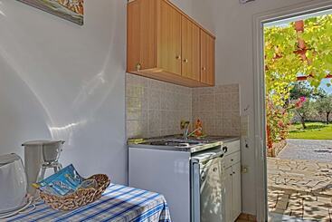 Mikro Nisi Studios & Apartments