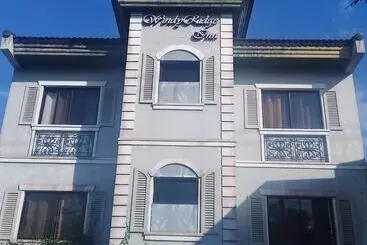 ペンション The Windy Ridge Inn