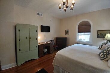 Connellsville B&b