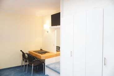 Отель Herdegen Rooms   Self Check In