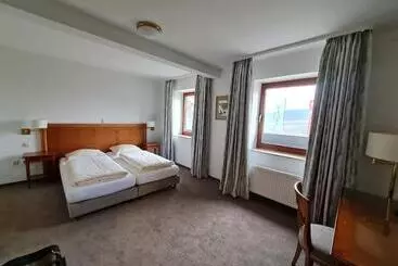 Waldquelle Baumhaushotel Aerzen