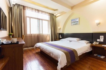 East Queen Hotel Zhong Shan Road