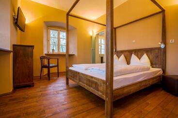 Knast Hotel Fronfeste