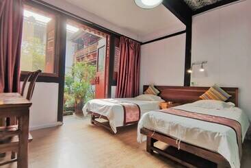 Отель Shaoxing Laotaimen Luxun Native Place Youth Hostel
