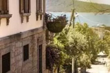 Cunda Tas Konak Otel