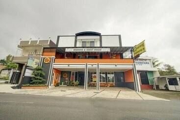 בית מלון כפרי Super Capital O 90151 Guest House 180