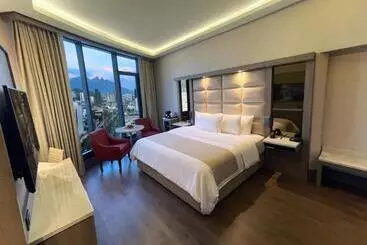 Safi Royal Luxury Metropolitan